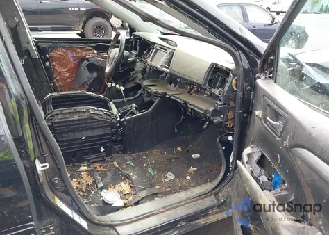 2017 Toyota Highlander Xle z USA, uszkodzony, nr VIN 5TDJZRFH4HS507276